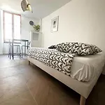 Tres Grand Studio A Deux Pas De La Place De Jaude Puits Artesien