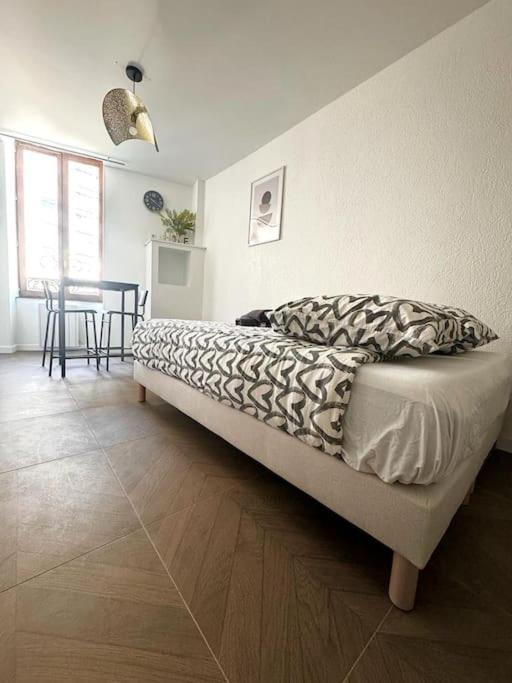 Appartement Tres Grand A Deux Pas De La Place De Jaude Puits Artesien *